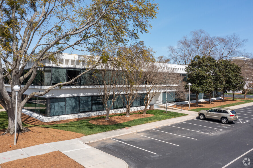 2 Corporate Sq NE, Atlanta, GA for lease - Building Photo - Image 1 of 6