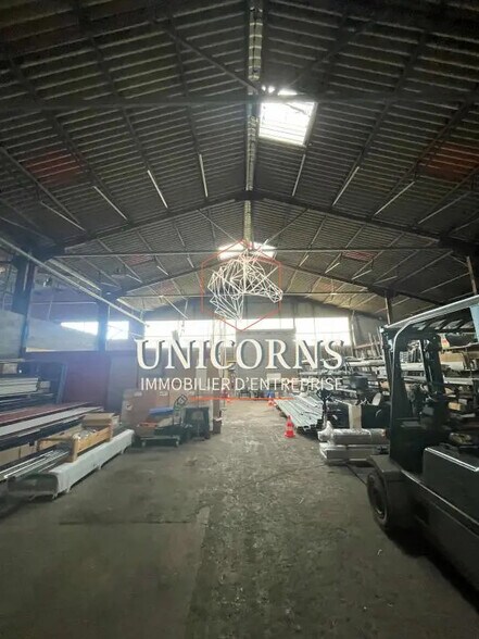 Industrial in Villeneuve-lès-Bouloc for lease - Interior Photo - Image 1 of 4