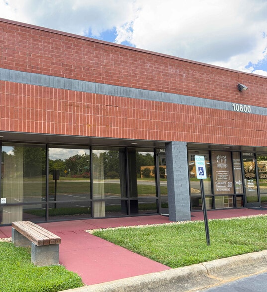 10800 Independence Pointe Pky, Matthews, NC for lease - Building Photo - Image 3 of 4
