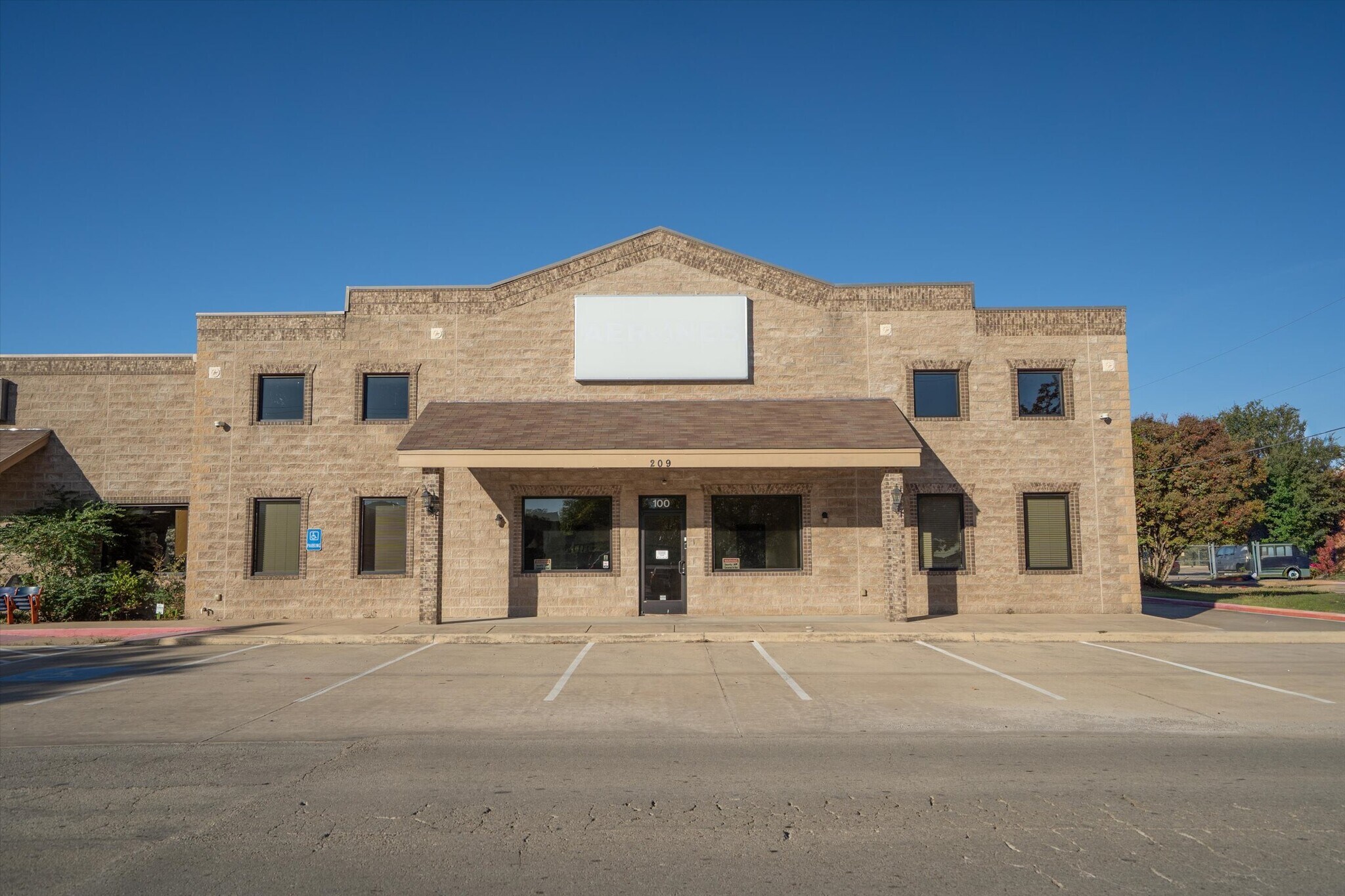 209 S Shady Shores Dr, Lake Dallas, TX for lease Building Photo- Image 1 of 15