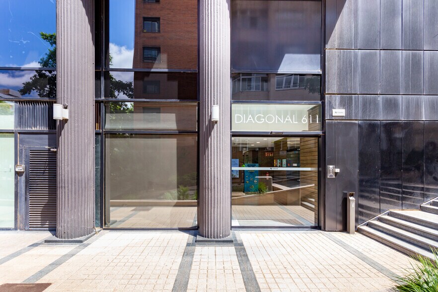 Carrer de Joan Güell, 236, Barcelona, Barcelona for lease - Building Photo - Image 2 of 8