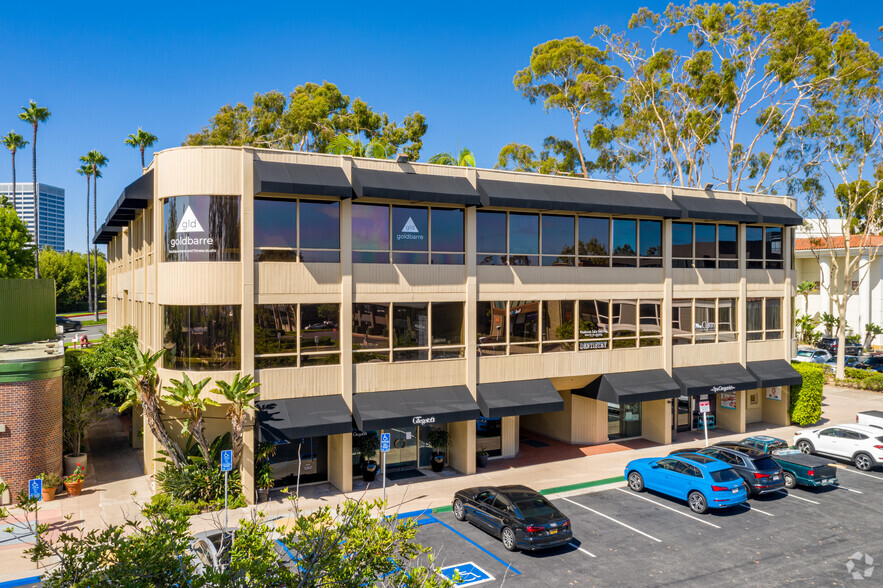 200 Newport Center Dr, Newport Beach, CA for lease - Building Photo - Image 1 of 6