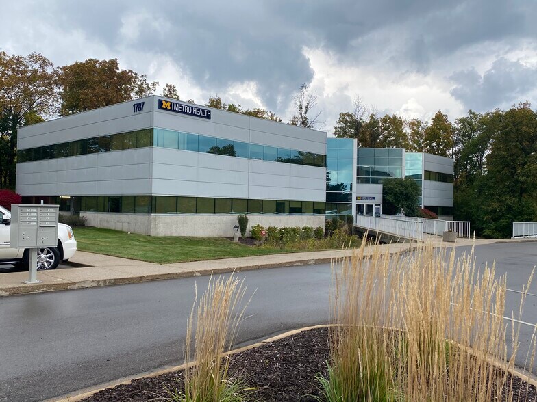 1787 Grand Ridge Ct NE, Grand Rapids, MI for sale - Building Photo - Image 1 of 1