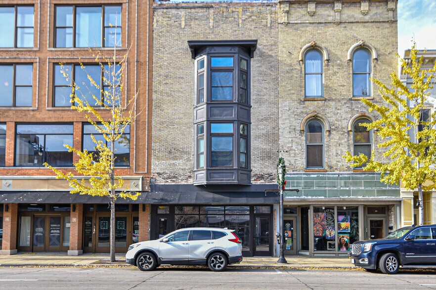 408 Main St, Racine, WI 53403