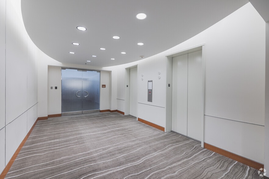 4000 Faber Place Dr, North Charleston, SC for lease - Building Photo - Image 3 of 20