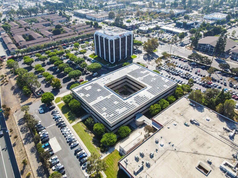 999 N Tustin Ave, Santa Ana, CA for lease - Building Photo - Image 3 of 17