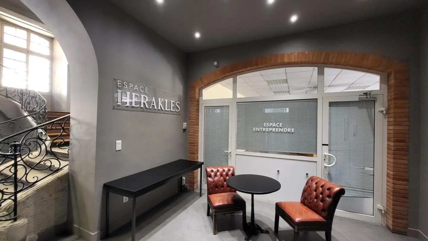 Office in Montauban for lease Interior Photo- Image 1 of 3