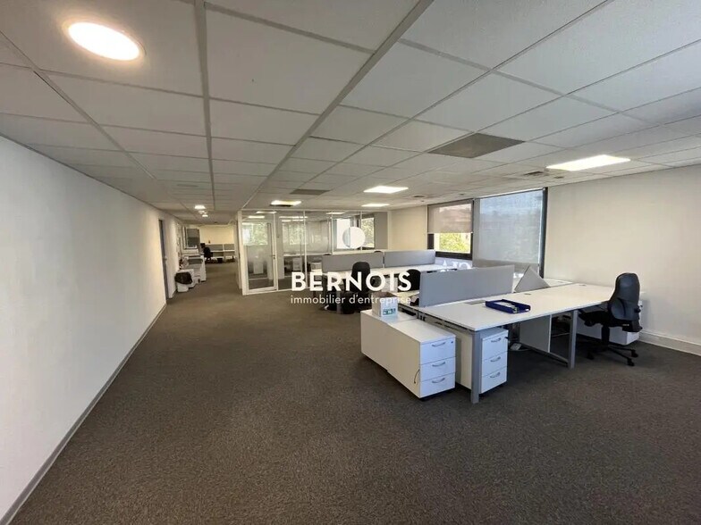 Office in Toulon for lease - Interior Photo - Image 1 of 10