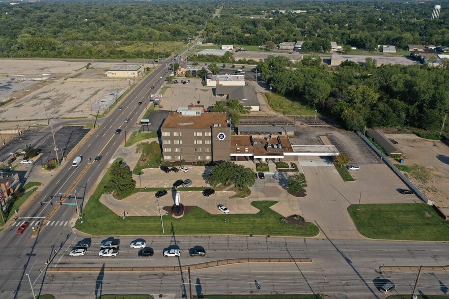 3706 SW Topeka Blvd, Topeka, KS for lease - Aerial - Image 3 of 22