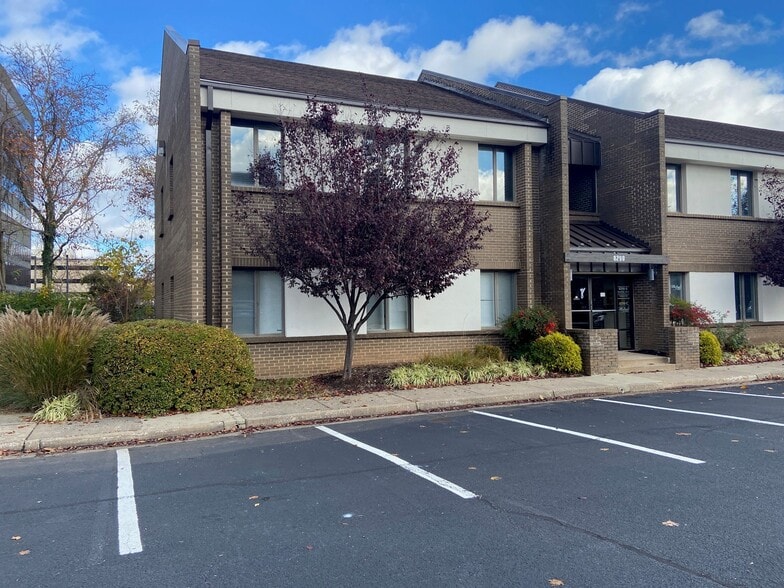 8298 Old Courthouse Rd, Vienna, VA for sale - Building Photo - Image 1 of 1