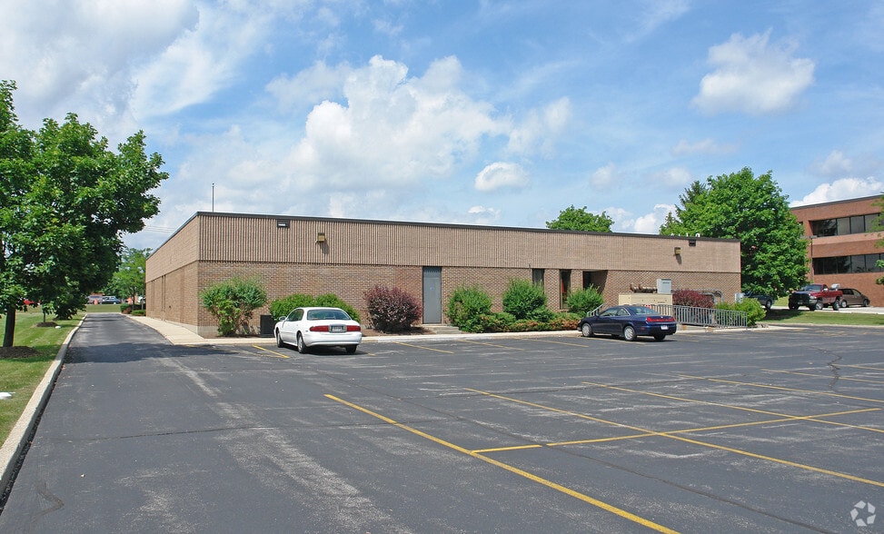 16595 W Bluemound Rd, Brookfield, WI for sale - Building Photo - Image 1 of 1