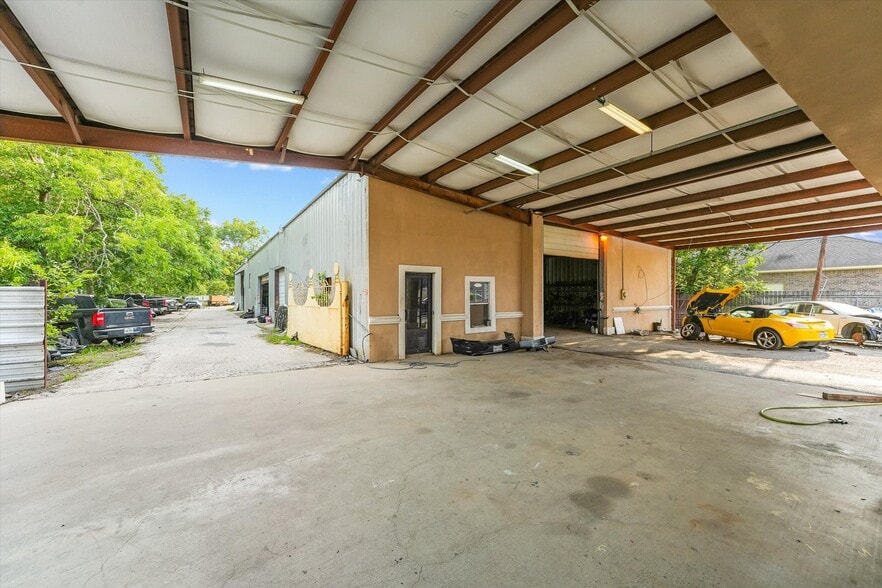 1415 Massey Tompkins Rd, Baytown, TX for sale - Building Photo - Image 2 of 13