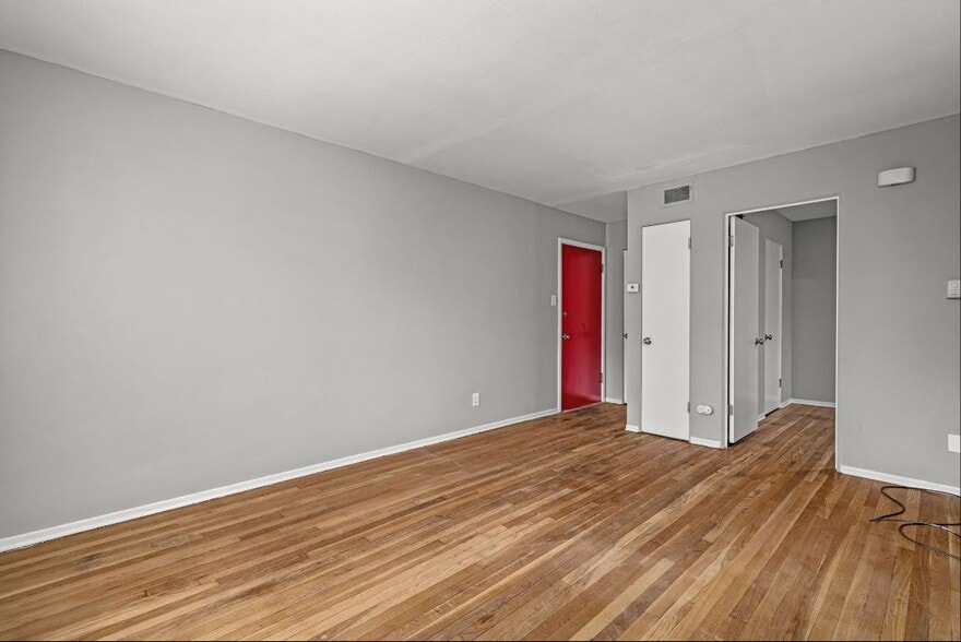 1108 Bates St, Saint Louis, MO for sale - Building Photo - Image 2 of 11