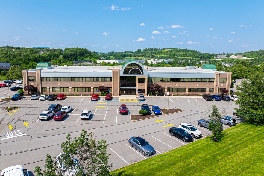 400 Technology Dr, Canonsburg, PA for lease - Building Photo - Image 2 of 9