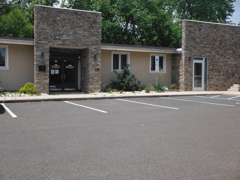 1288 Veterans Hwy, Levittown, PA for sale - Building Photo - Image 2 of 24