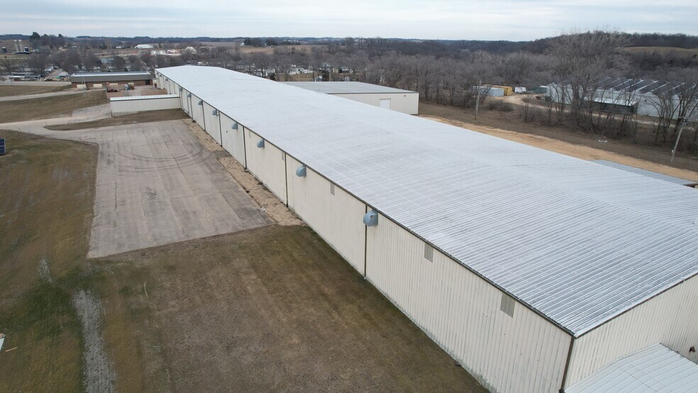 140 Jacobsen Dr, Maquoketa, IA for lease - Building Photo - Image 3 of 9