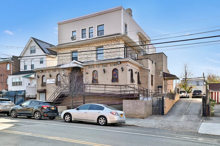 668 E 222nd St, Bronx, NY for sale - Building Photo - Image 1 of 18