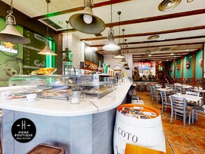 Retail in Madrid, Madrid for lease Building Photo- Image 2 of 11