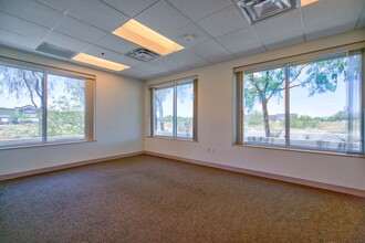 2225 W Whispering Wind Dr, Phoenix, AZ for lease Interior Photo- Image 2 of 3