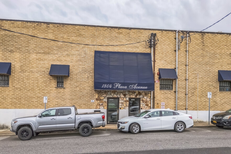 1804 Plaza Ave, New Hyde Park, NY for lease - Building Photo - Image 3 of 13