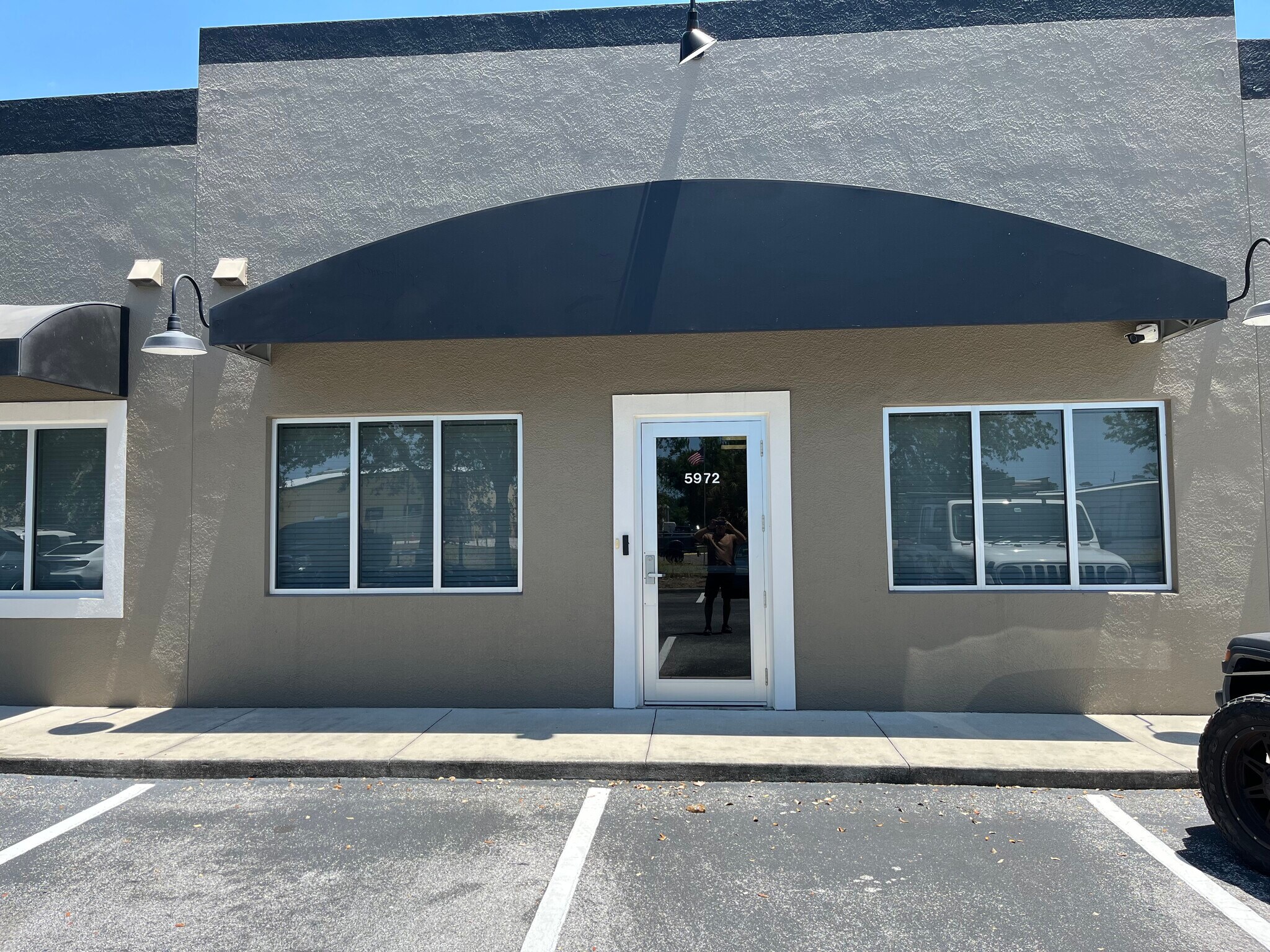 5952-6012 Clark Center Ave, Sarasota, FL for lease Building Photo- Image 1 of 13
