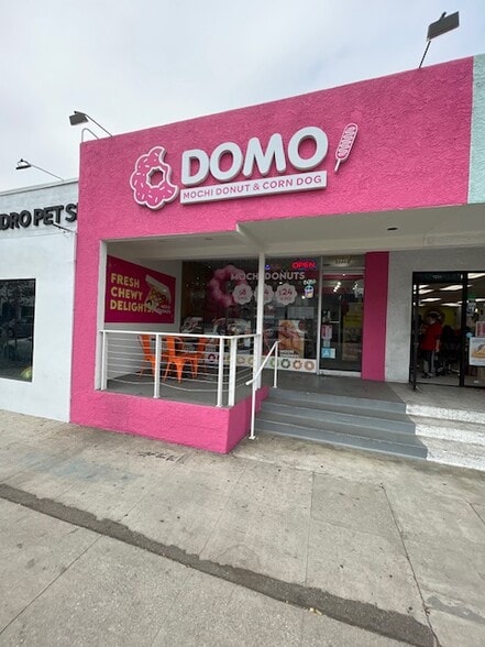 7215-7217 Melrose Ave, Los Angeles, CA for lease - Building Photo - Image 1 of 11