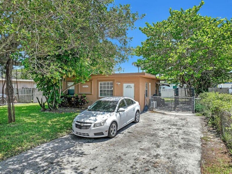 2502 NW 6th St, Pompano Beach, FL for sale - Primary Photo - Image 1 of 1