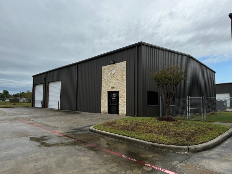 10187 Windfern Rd, Houston, TX for lease - Building Photo - Image 3 of 5