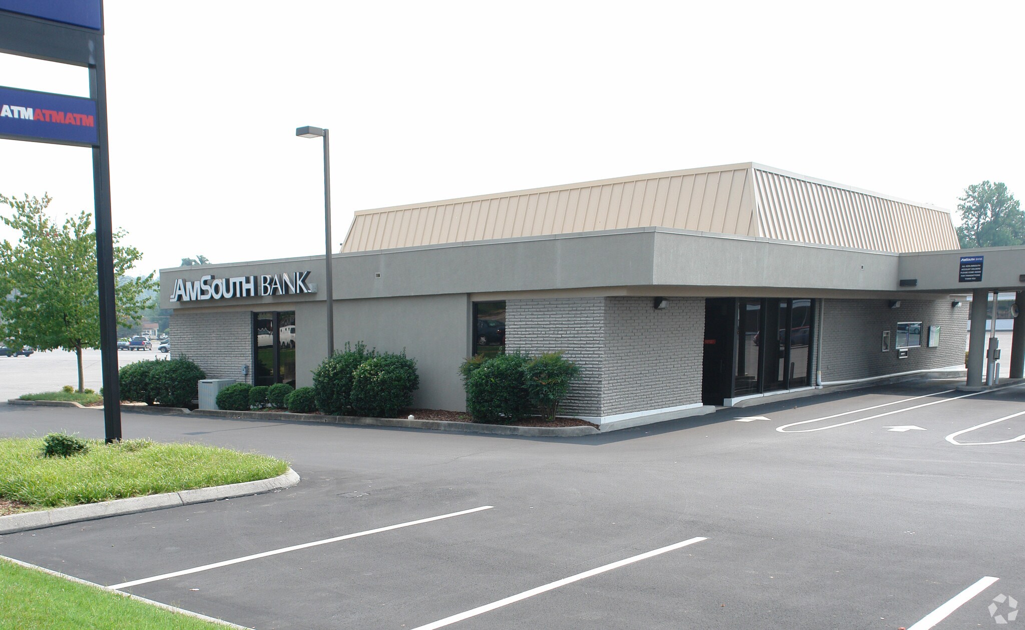 1797 Fort Henry Dr, Kingsport, TN 37664 Fort Henry Bank Building