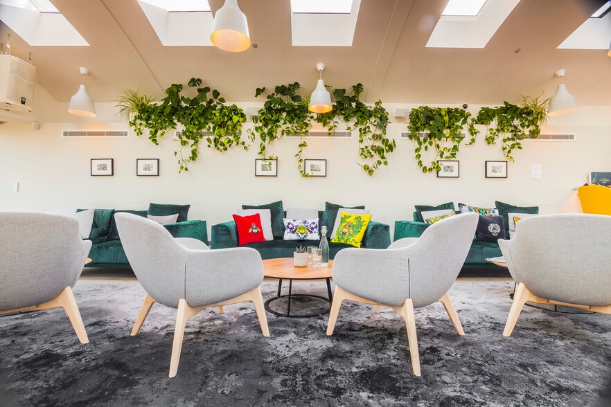 9 Dallington St, London for lease - Building Photo - Image 1 of 4