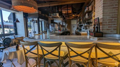 Retail in Madrid, Madrid for lease Interior Photo- Image 2 of 2