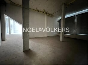 Retail in Santa Coloma de Gramenet, Barcelona for lease Interior Photo- Image 2 of 5