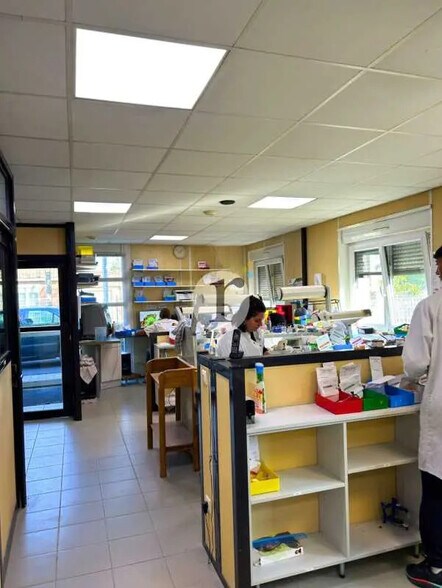 Office in Orchies for lease - Interior Photo - Image 3 of 5