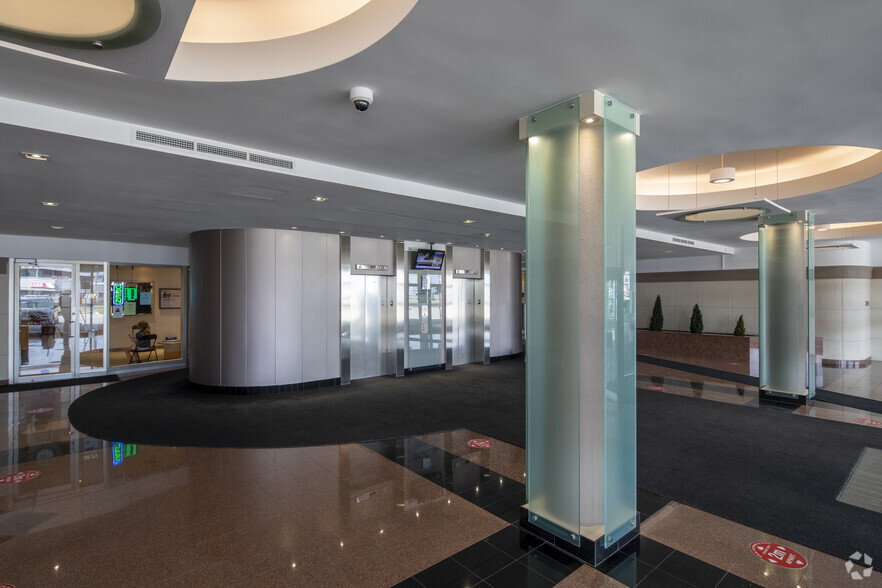 1940 Eglinton Ave E, Toronto, ON for lease - Lobby - Image 3 of 8