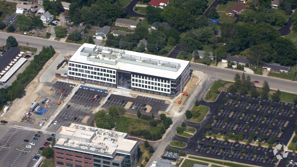 1005 N Warson Rd, Saint Louis, MO for lease - Aerial Video - Image 2 of 6