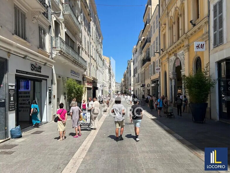 Retail in Marseille for lease - Building Photo - Image 1 of 5