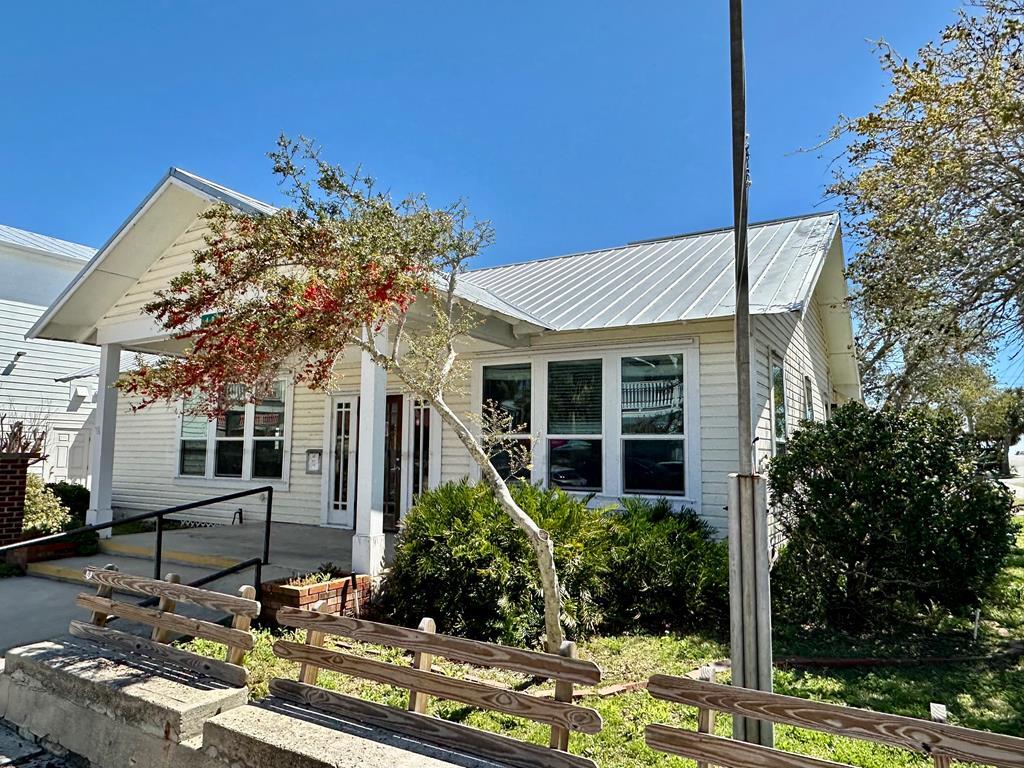 490 2nd St, Cedar Key, FL for sale Primary Photo- Image 1 of 15