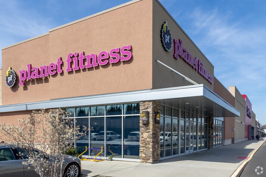 3010 State Route 35, Hazlet, NJ for lease - Building Photo - Image 3 of 9