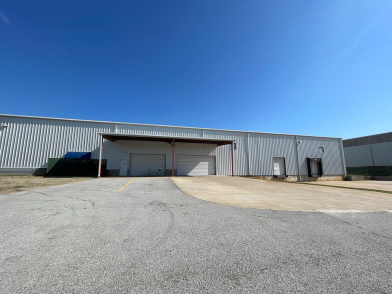 310 E Commercial Ave, Lowell, AR for lease - Building Photo - Image 2 of 17