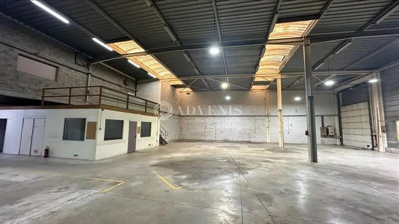 Flex in Noisy-le-Sec for lease - Interior Photo - Image 2 of 10