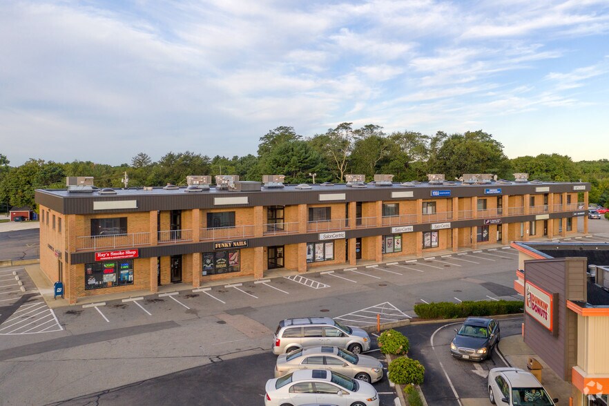 25 Market St, Swansea, MA 02777