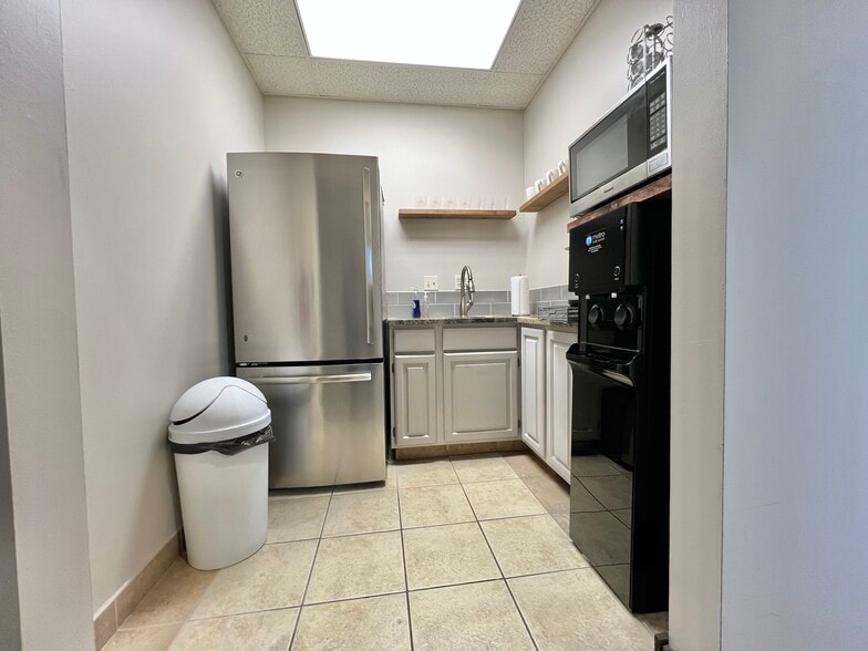 8301 W 125th St, Overland Park, KS for sale - Building Photo - Image 3 of 20