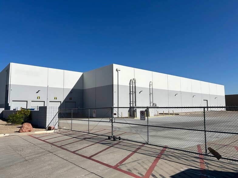 601 S 55th Ave, Phoenix, AZ for lease - Building Photo - Image 2 of 7