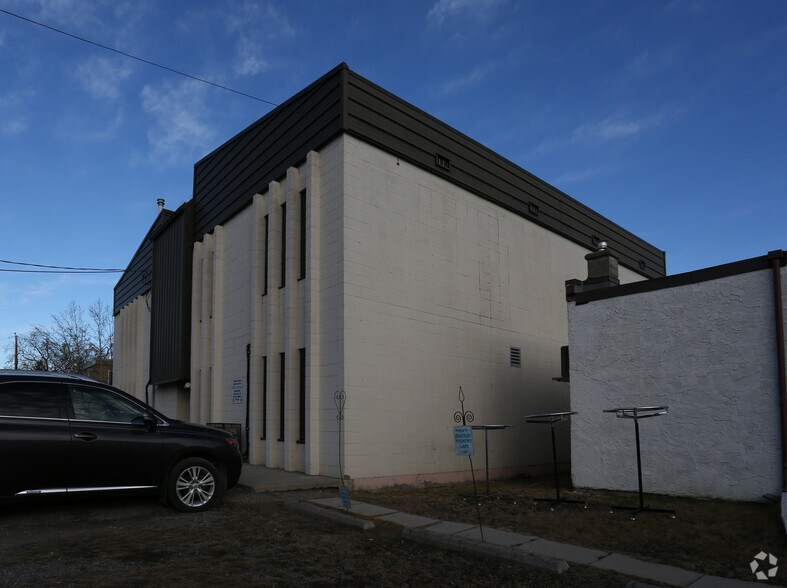 4 Parkdale Cres NW, Calgary, AB for sale - Building Photo - Image 2 of 8