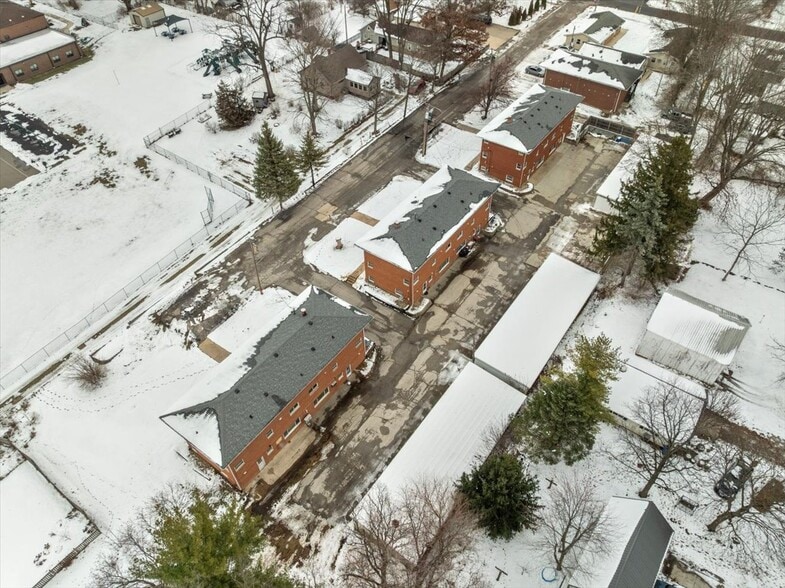 218 Carolyn Ln, Eureka, IL for sale - Building Photo - Image 3 of 5