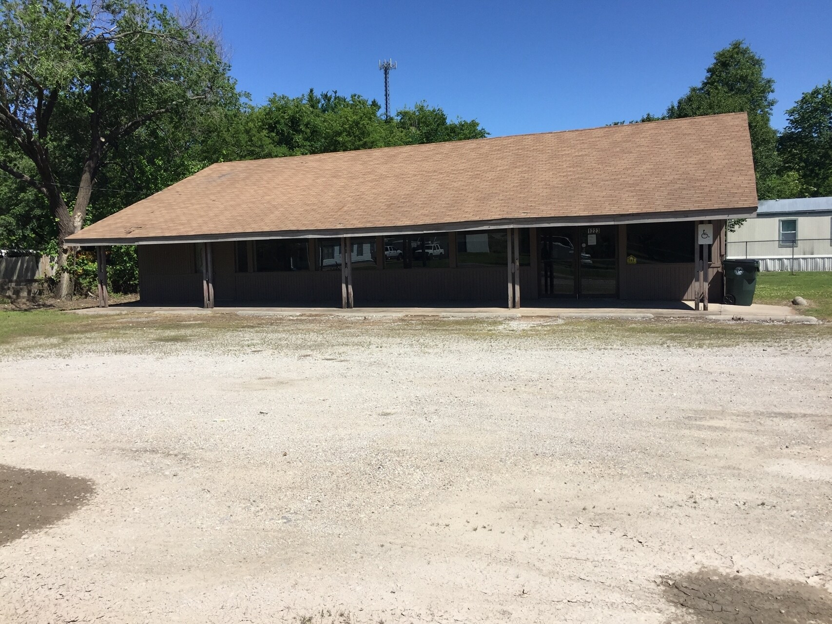 1223 W 4th St, Okmulgee, OK for sale Primary Photo- Image 1 of 1