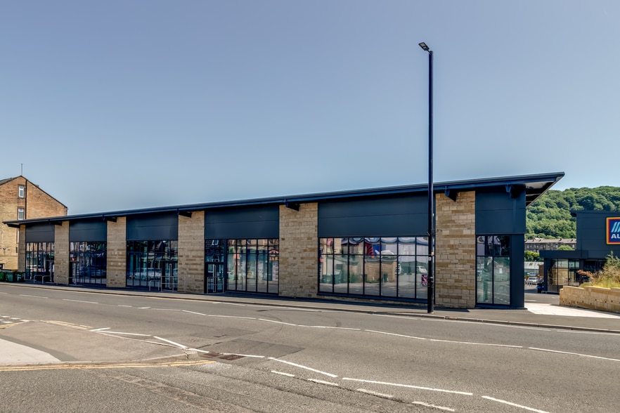 Keighley, Keighley for lease - Building Photo - Image 3 of 6