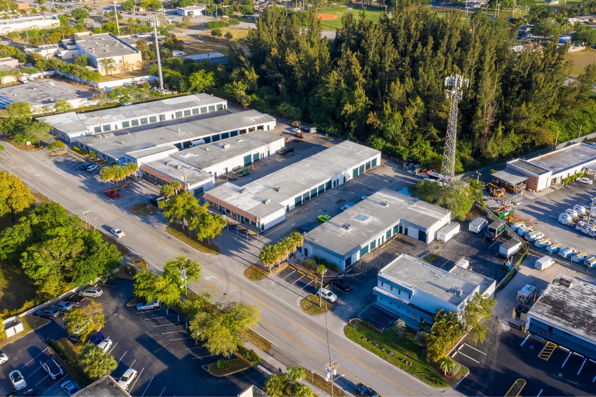 4202-4214 Peters Rd, Fort Lauderdale, FL for lease Building Photo- Image 1 of 5