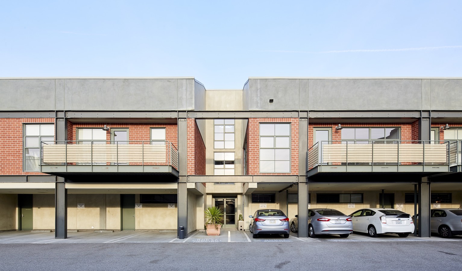 1046 Princeton Dr, Venice, CA 90292 2 Spaces Starting at 9k per month