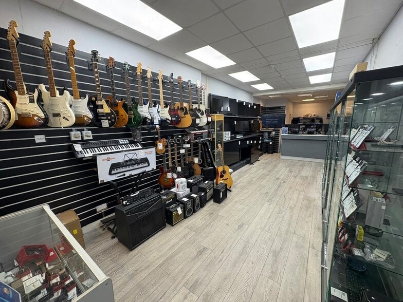 63 Elm Row, Edinburgh for sale - Building Photo - Image 3 of 11